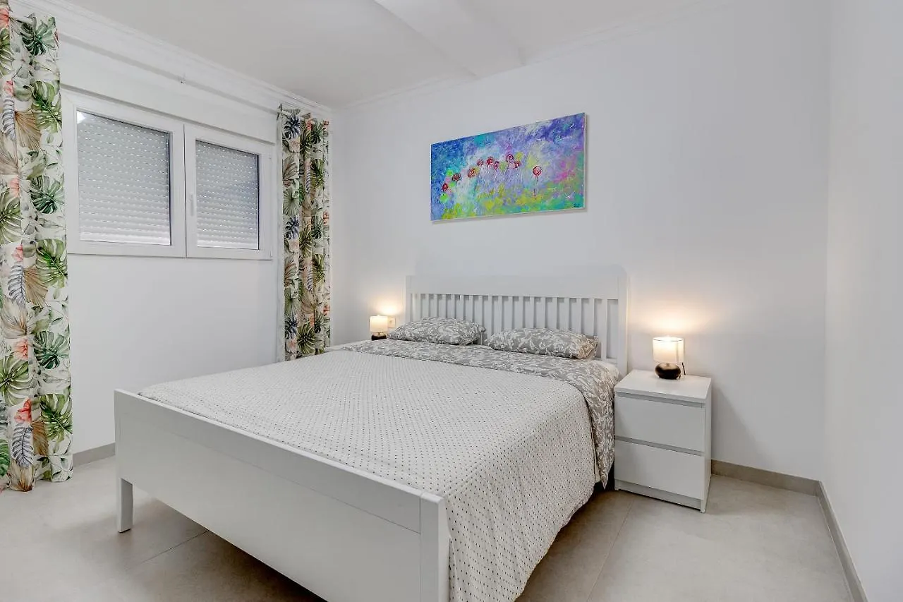 Two Bedroom Apartment Near The Ocean Playa de las Americas