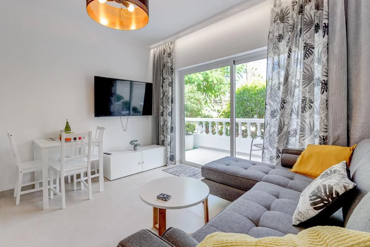 Two Bedroom Apartment Near The Ocean Playa de las Americas  Hiszpania
